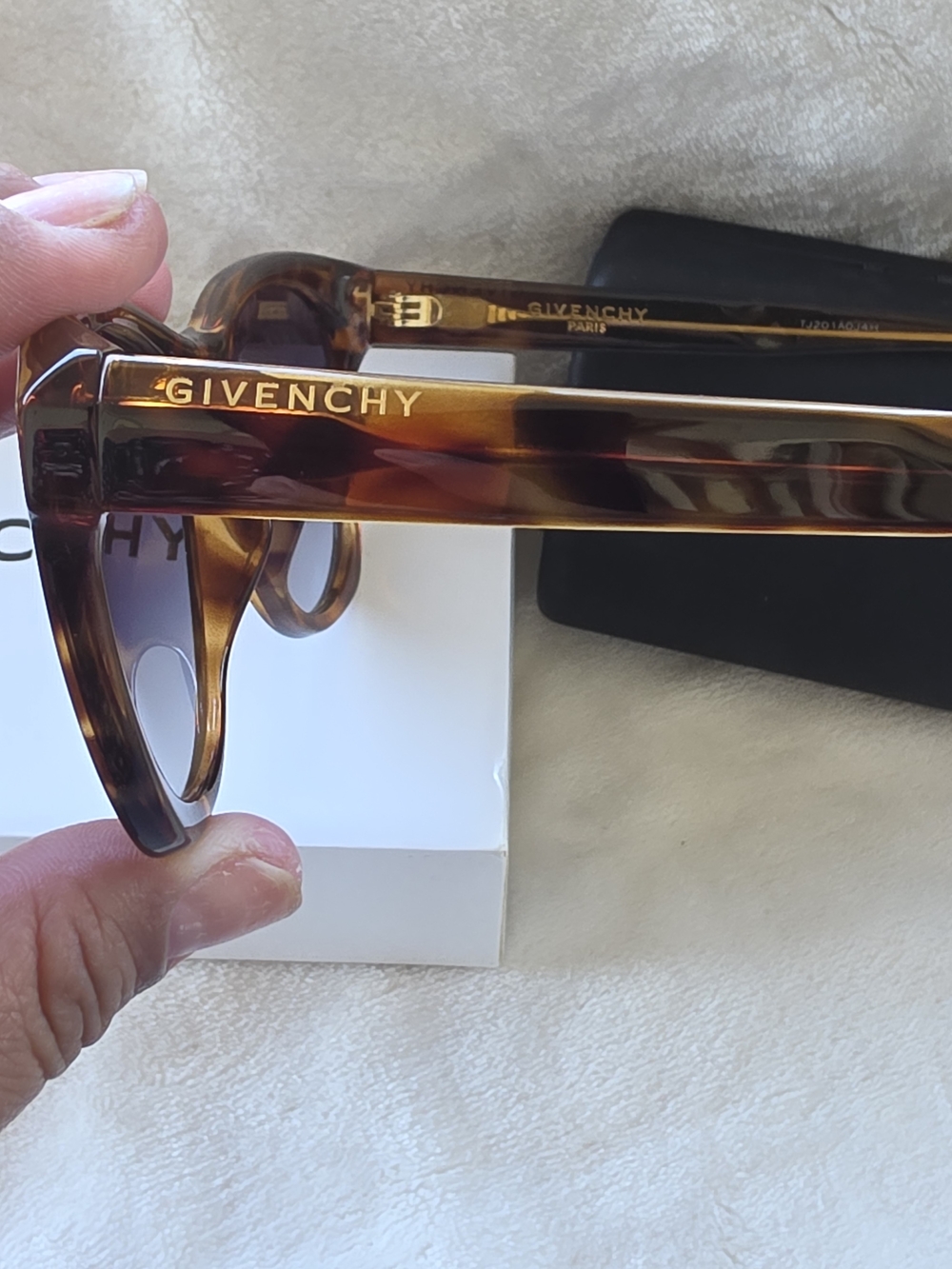 Givenchy Tortoiseshell Brown Women's Sunglasses with Gradient Lenses - Picture 3 of 6